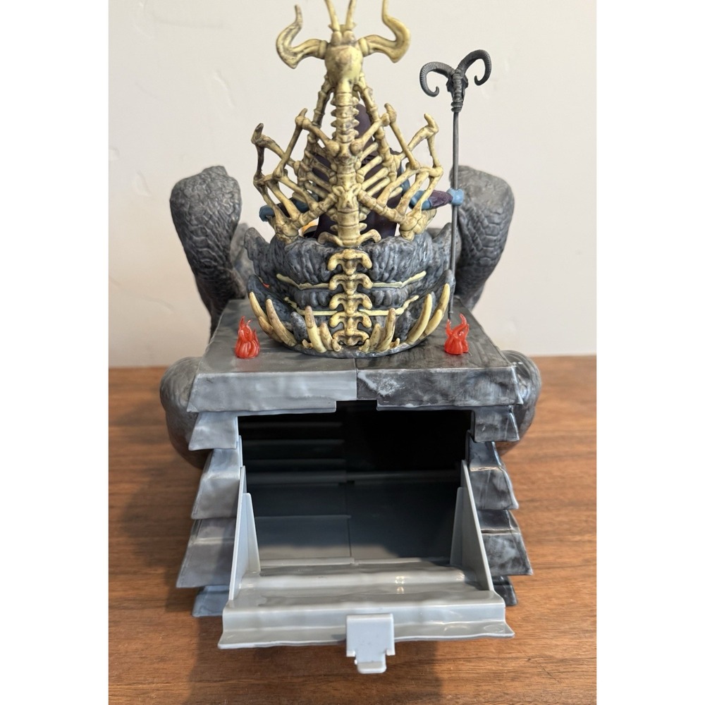 Masters of the Universe 85oz Skeletor's Throne He-Man LED Popcorn Bucket - NEW - Picture 4 of 8